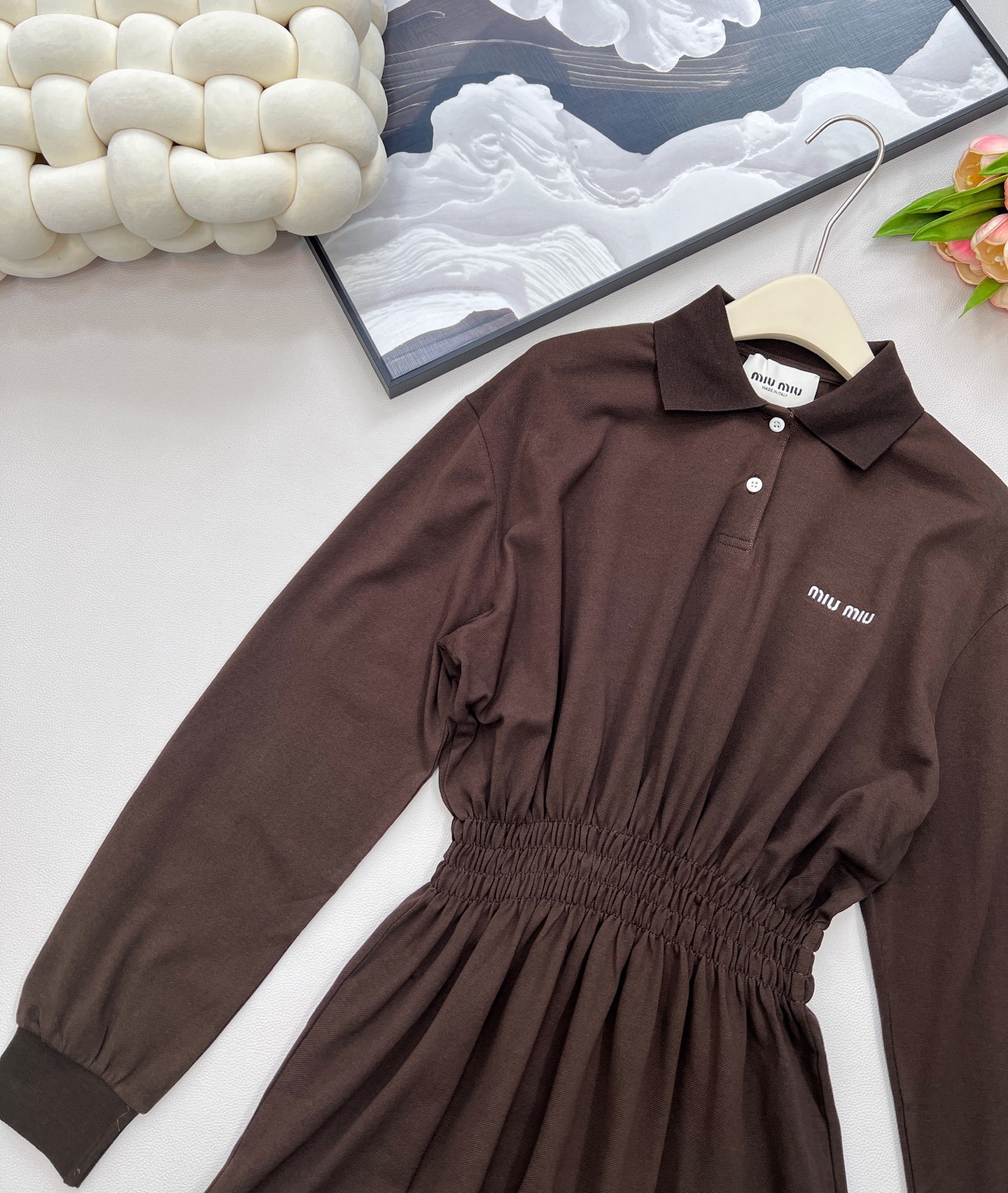 🆕Miumiu新款翻领朱地收腰连衣裙。定制YB进口朱地全棉材质 自带孔洞 穿搭舒适透气 质感十足 𝑝𝑜𝑙