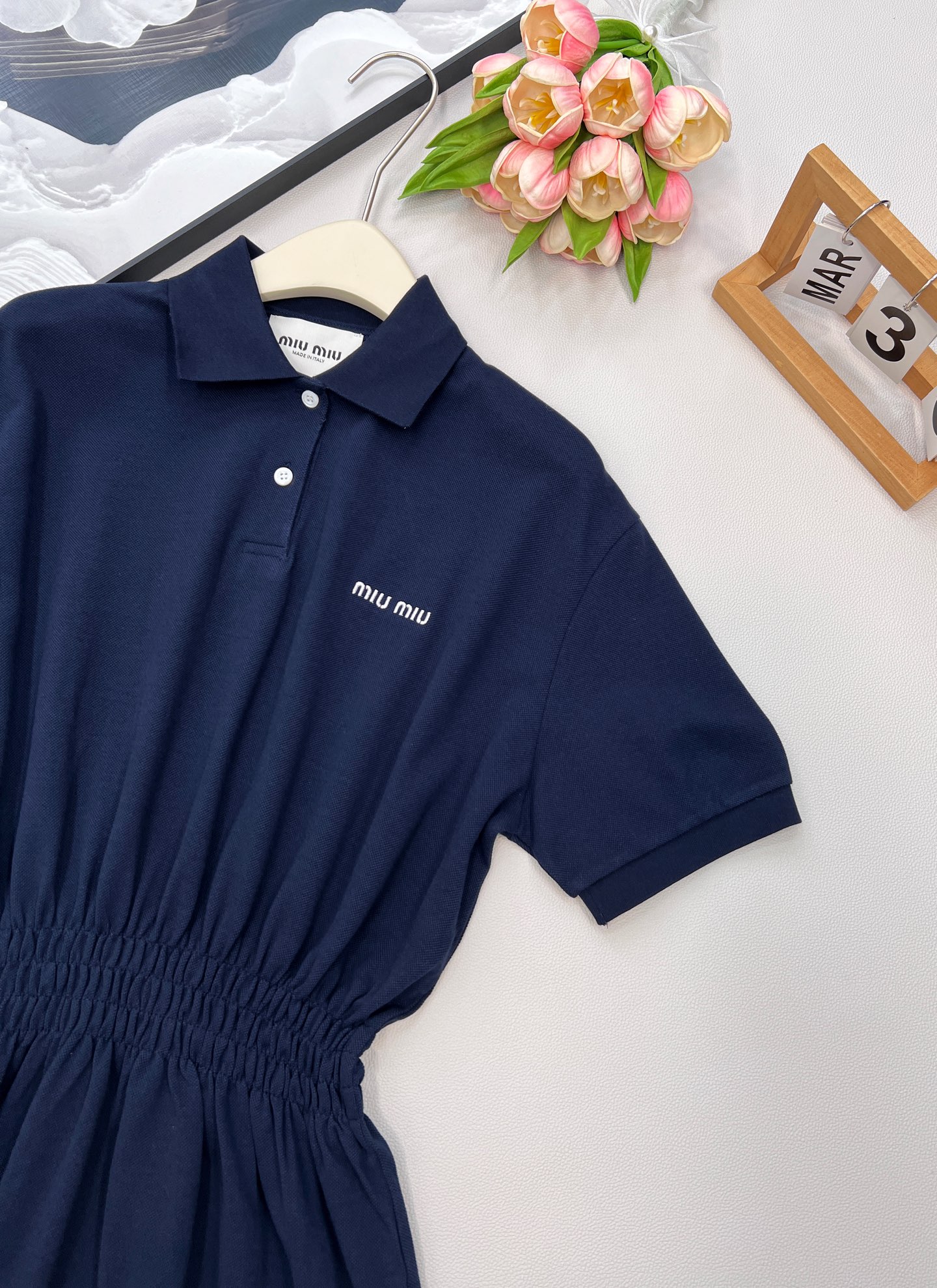 🆕Miumiu2025新款字母刺绣朱地短袖连衣裙，定制YB朱地全棉材质 自带孔洞 舒适透气 质感十足 𝑝