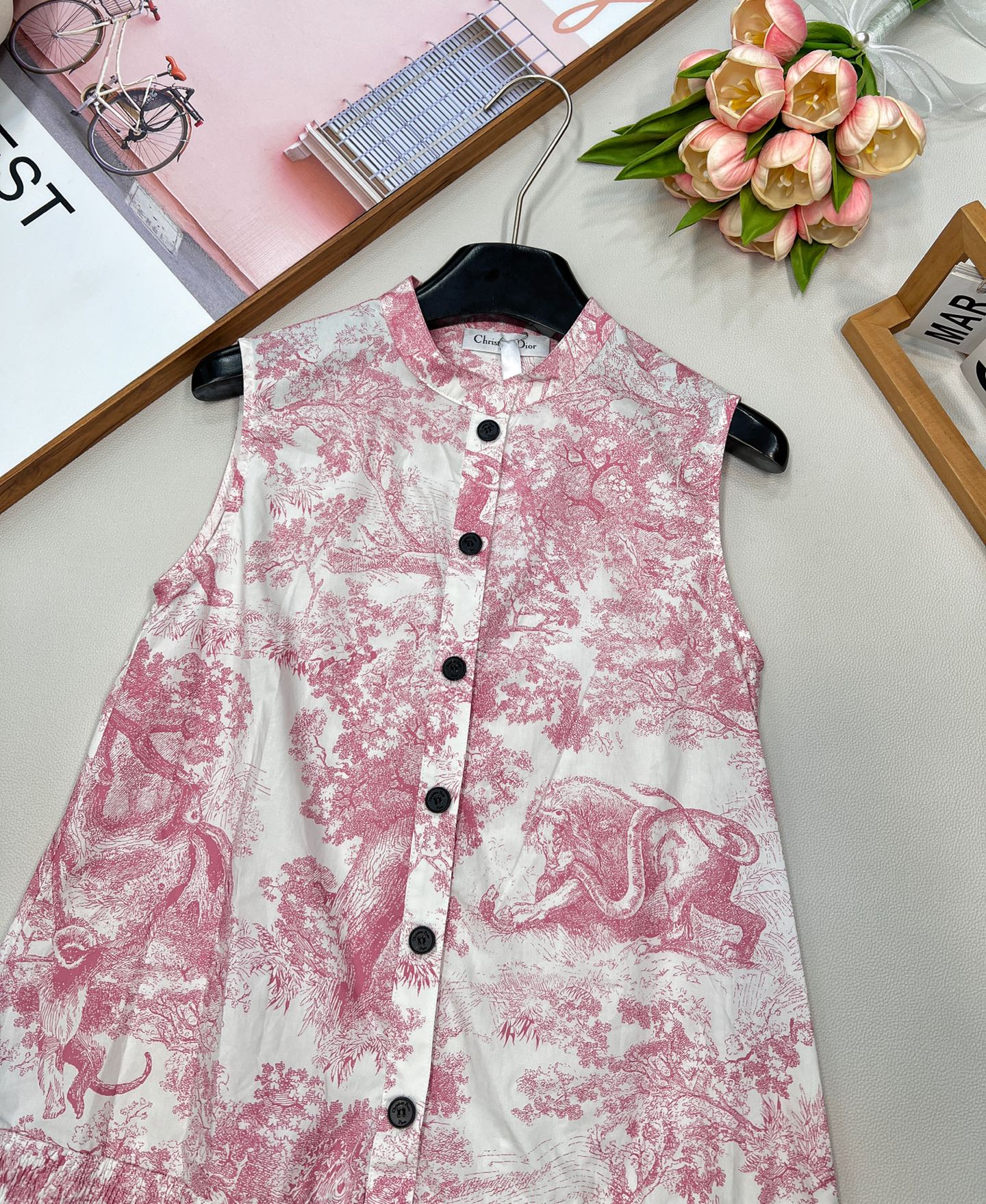 🆕Dior新款立领无袖印花背心裙。定制YB进口棉府绸250材质 质感光泽 垂顺有型 立领背心裙剪裁 通体