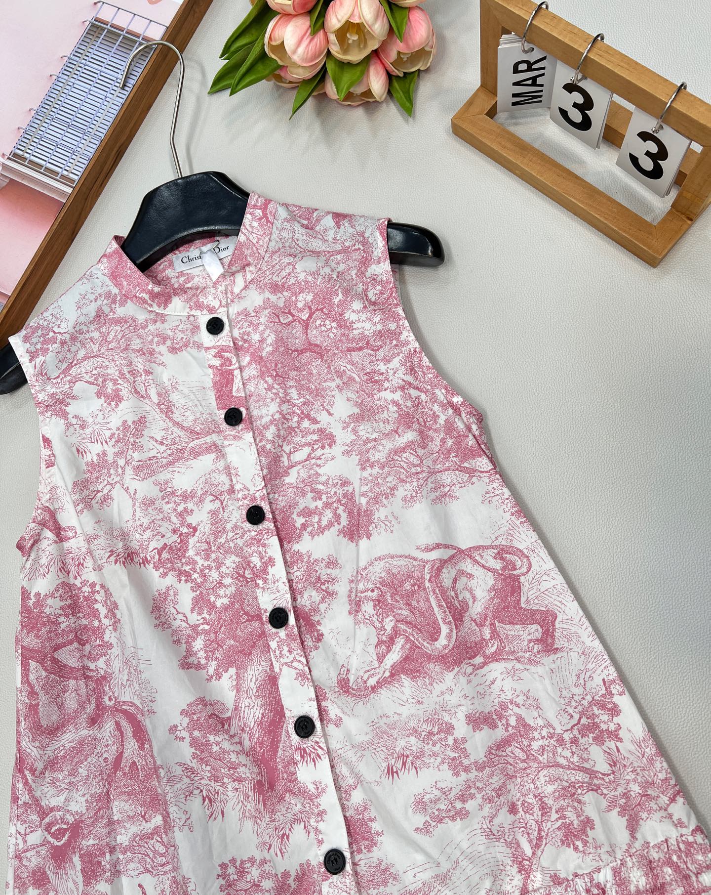 🆕Dior新款立领无袖印花背心裙。定制YB进口棉府绸250材质 质感光泽 垂顺有型 立领背心裙剪裁 通体