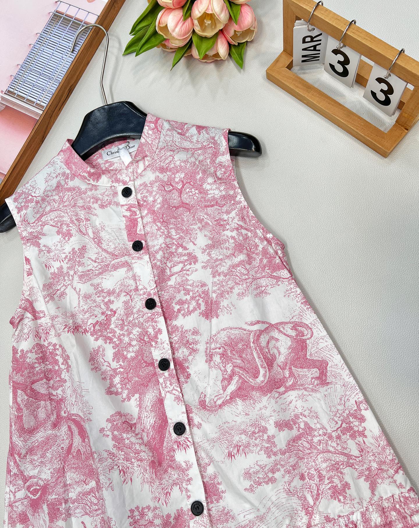 🆕Dior新款立领无袖印花背心裙。定制YB进口棉府绸250材质 质感光泽 垂顺有型 立领背心裙剪裁 通体