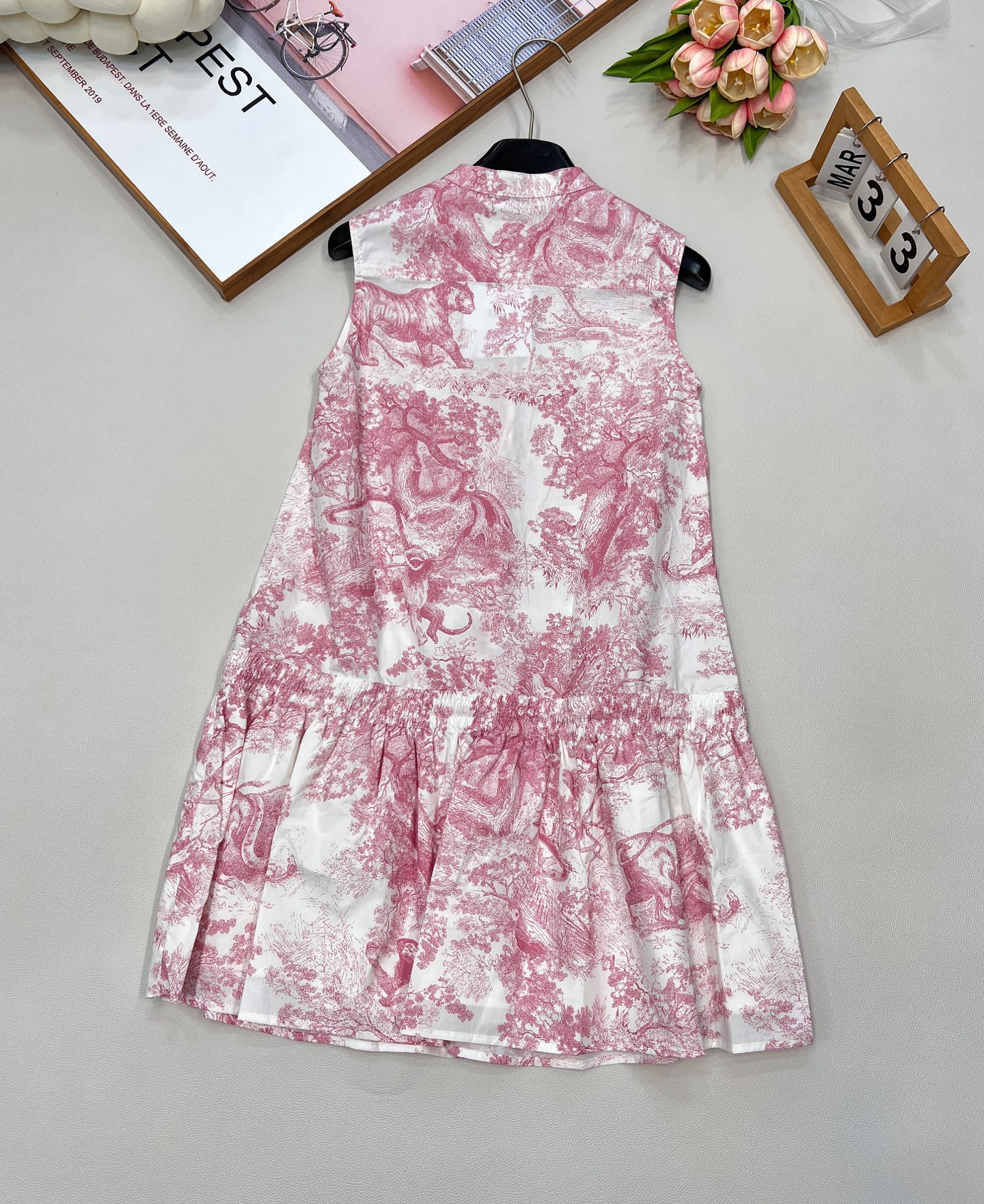 🆕Dior新款立领无袖印花背心裙。定制YB进口棉府绸250材质 质感光泽 垂顺有型 立领背心裙剪裁 通体