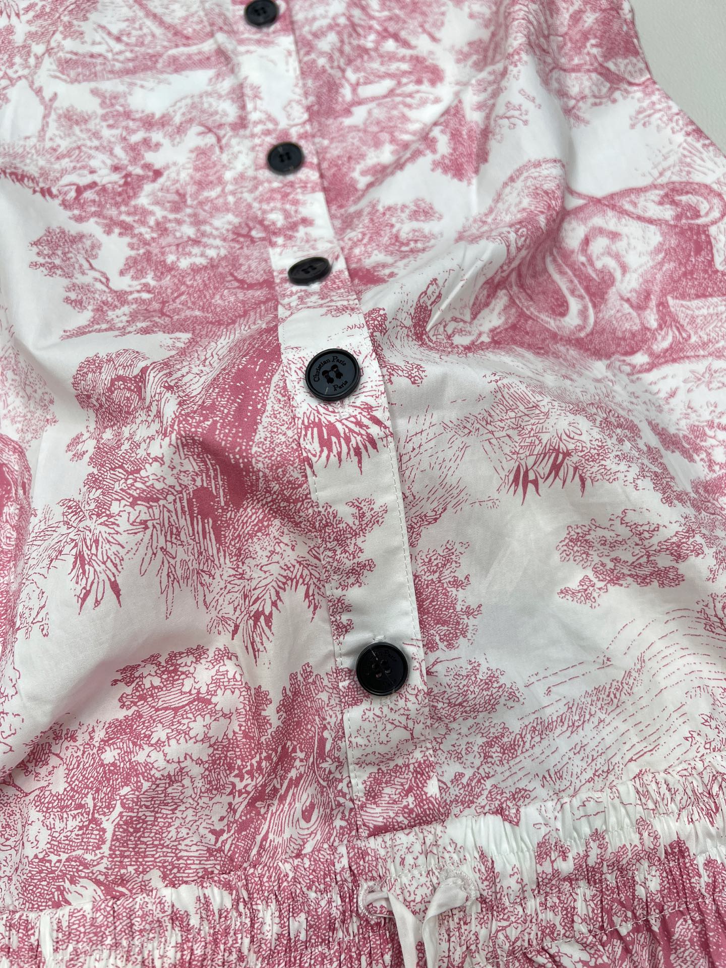 🆕Dior新款立领无袖印花背心裙。定制YB进口棉府绸250材质 质感光泽 垂顺有型 立领背心裙剪裁 通体