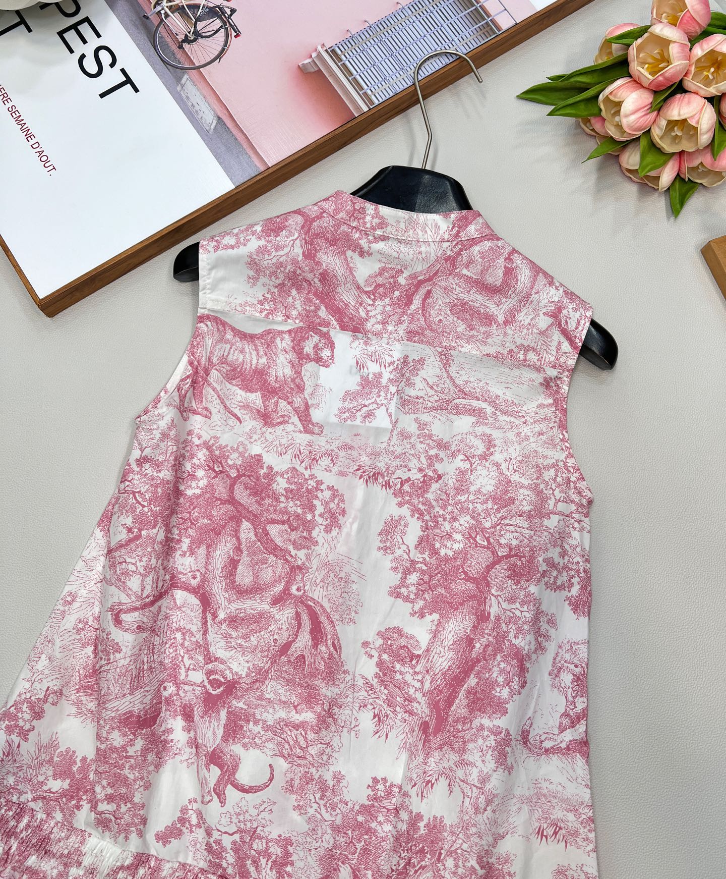 🆕Dior新款立领无袖印花背心裙。定制YB进口棉府绸250材质 质感光泽 垂顺有型 立领背心裙剪裁 通体