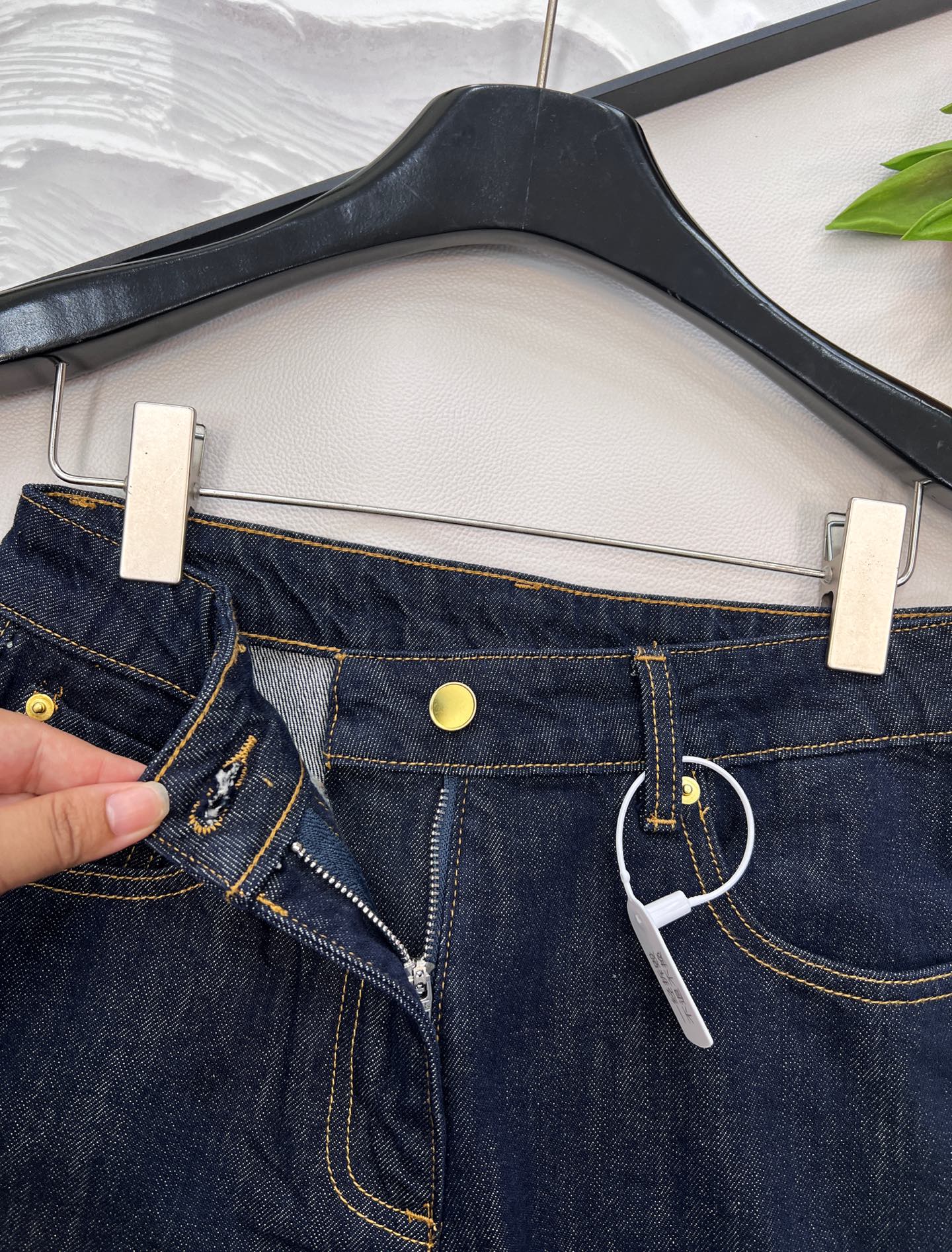 🆕LOUIS VUITTON新款老花字母印花卷边牛仔短裤，定制YB斜纹棉牛仔材质 多重水洗 呈现出挺括质