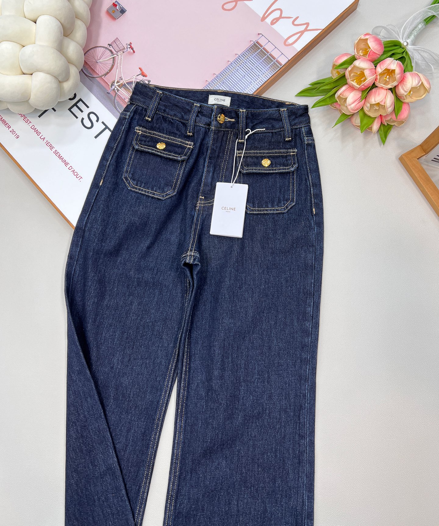 🆕CELINE新款独家首发原单品质CE神裤再现✌️漫画腿即视感，原色无洗水双口袋微喇牛仔裤！凯旋门金属扣