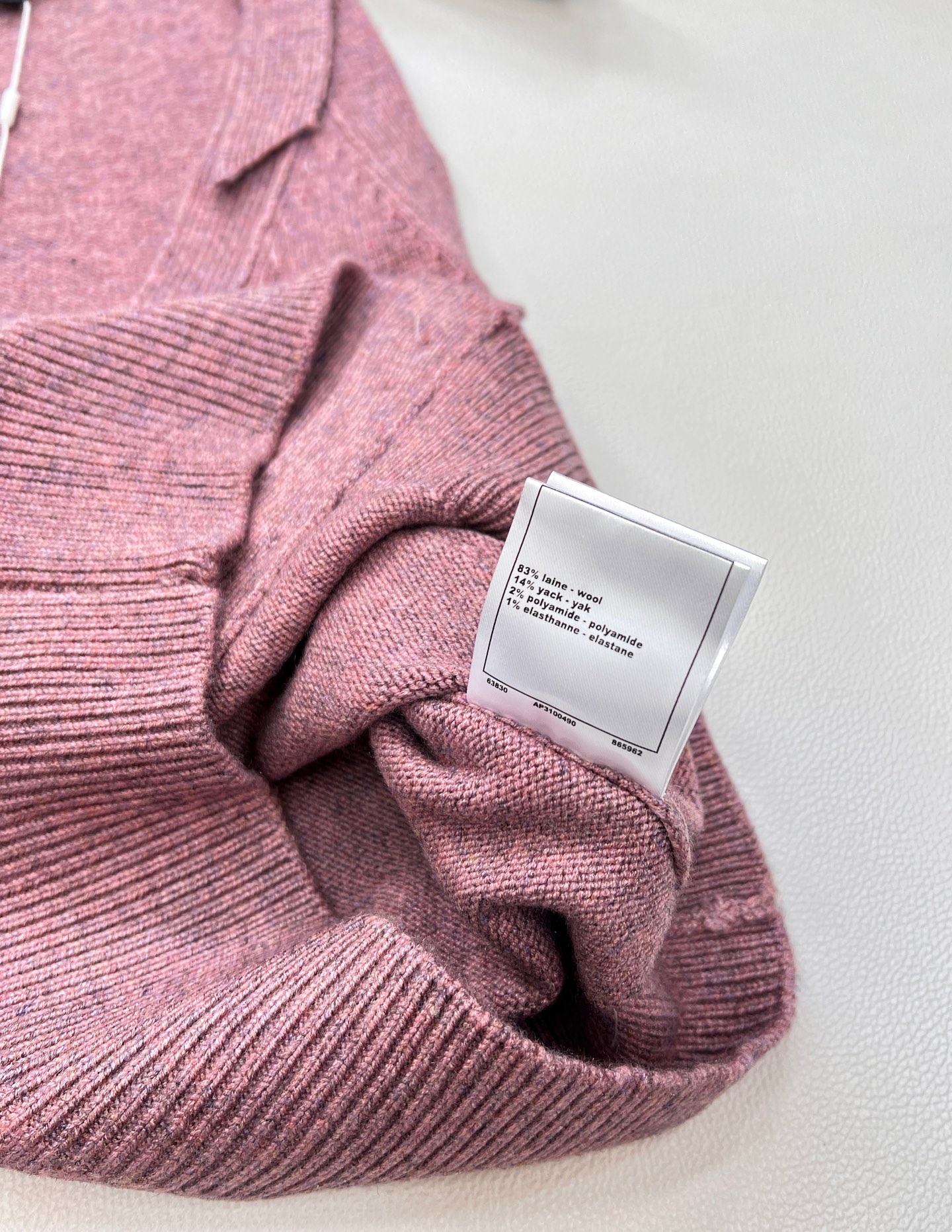 🆕Chanel新款带扣针织马甲，定制YB羊绒羊毛纱线织造 细腻柔软 弹力十足 亮色多彩V领马甲版型 露出