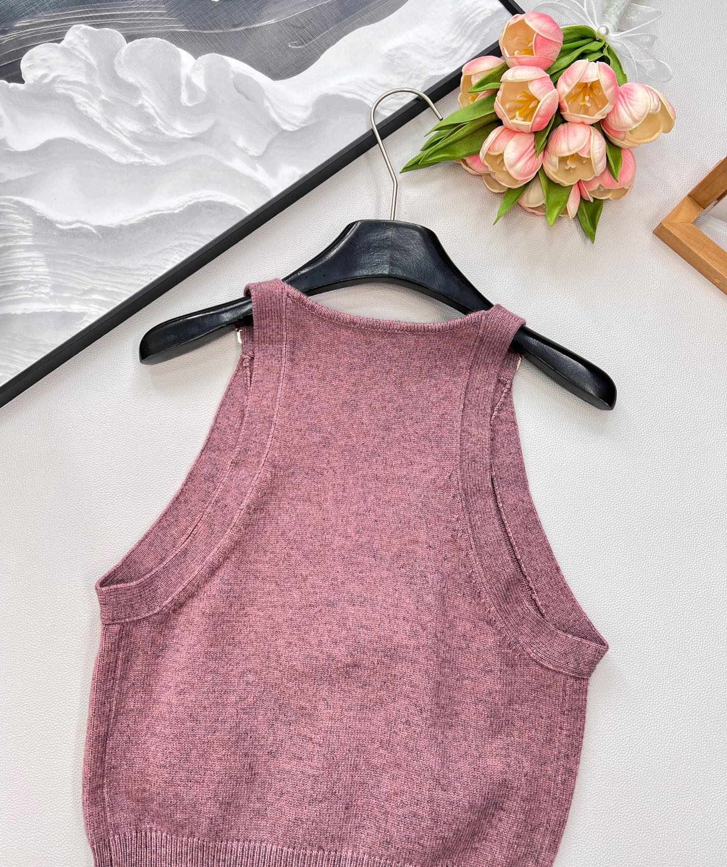 🆕Chanel新款带扣针织马甲，定制YB羊绒羊毛纱线织造 细腻柔软 弹力十足 亮色多彩V领马甲版型 露出