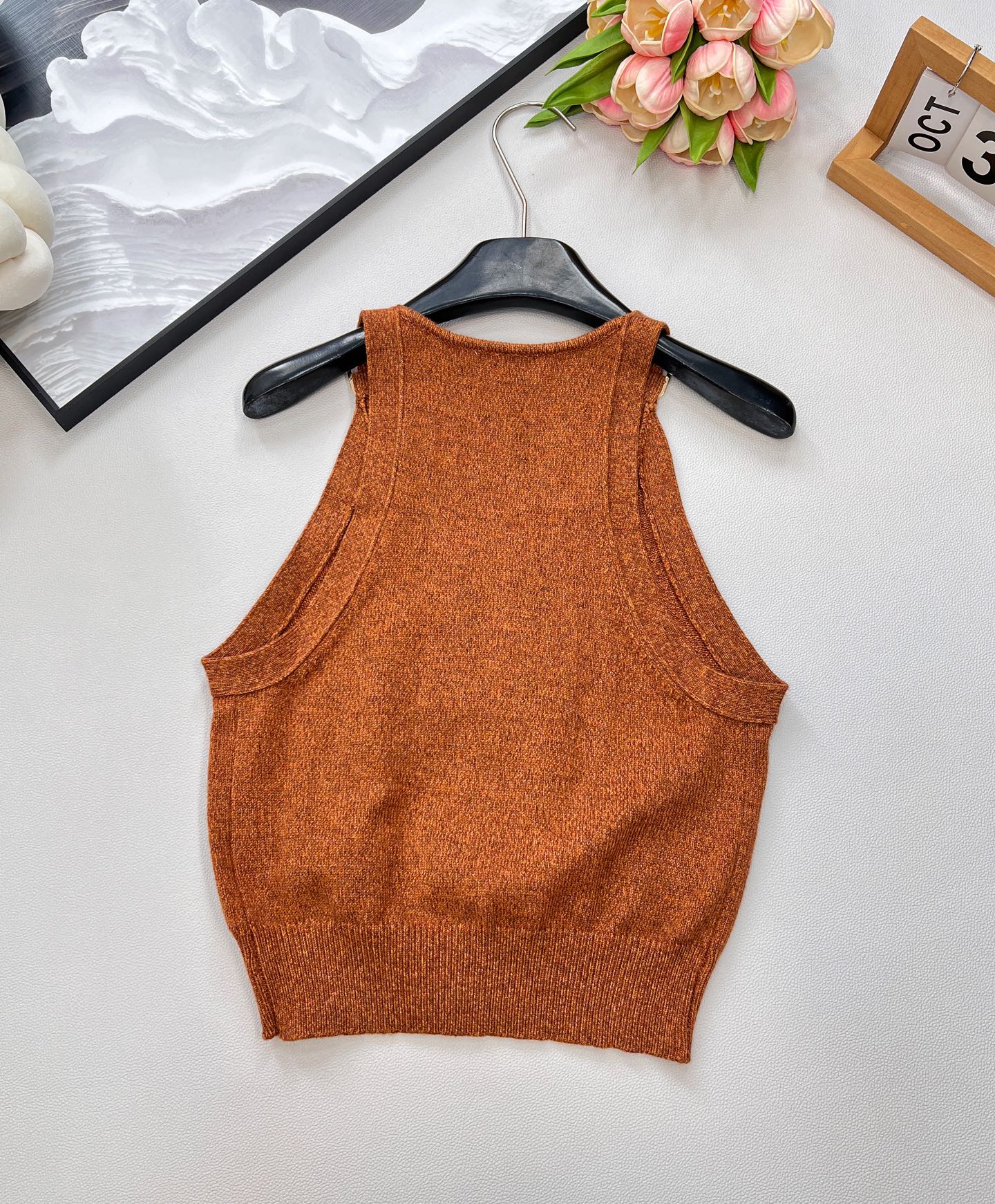 🆕Chanel新款带扣针织马甲，定制YB羊绒羊毛纱线织造 细腻柔软 弹力十足 亮色多彩V领马甲版型 露出