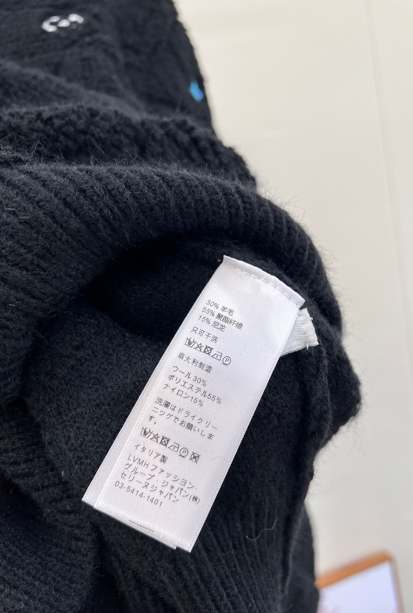 🆕 LOUIS VUITTON 秋冬菱格彩色字母刺绣针织开衫，经典菱格纹路清晰 毛绒紧密厚实 宽松廓形 