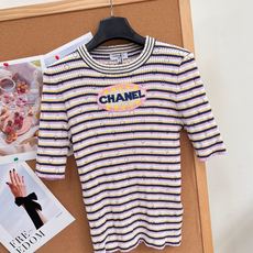 🆕Chanel早春马卡龙条纹镂空针织短袖,温柔马卡龙条纹,少女感针织短袖太戳人!早春氛围感刚需针织上衣,甜而不腻的粉黄藏 🆕Chanel早春马卡龙条纹镂空针织短袖,温柔马卡龙条纹,少女感针织短袖太戳人!早春氛围感刚需针织上衣,甜而不腻的粉黄藏