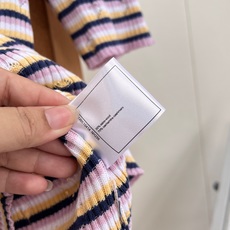 🆕Chanel早春马卡龙条纹镂空针织短袖,温柔马卡龙条纹,少女感针织短袖太戳人!早春氛围感刚需针织上衣,甜而不腻的粉黄藏 🆕Chanel早春马卡龙条纹镂空针织短袖,温柔马卡龙条纹,少女感针织短袖太戳人!早春氛围感刚需针织上衣,甜而不腻的粉黄藏
