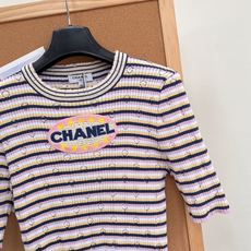 🆕Chanel早春马卡龙条纹镂空针织短袖,温柔马卡龙条纹,少女感针织短袖太戳人!早春氛围感刚需针织上衣,甜而不腻的粉黄藏 🆕Chanel早春马卡龙条纹镂空针织短袖,温柔马卡龙条纹,少女感针织短袖太戳人!早春氛围感刚需针织上衣,甜而不腻的粉黄藏
