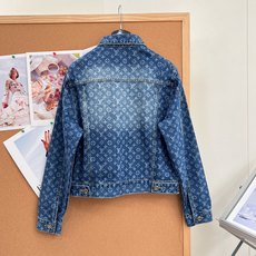 🆕26款秋冬新品Louis Vuitton 路易威登,激光烧花满印Logo系列牛仔外套 明星同款,小版女款设计激光裁片烧 🆕26款秋冬新品Louis Vuitton 路易威登,激光烧花满印Logo系列牛仔外套 明星同款,小版女款设计激光裁片烧