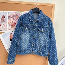🆕26款秋冬新品Louis Vuitton 路易威登,激光烧花满印Logo系列牛仔外套 明星同款,小版女款设计激光裁片烧 🆕26款秋冬新品Louis Vuitton 路易威登,激光烧花满印Logo系列牛仔外套 明星同款,小版女款设计激光裁片烧