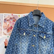 🆕26款秋冬新品Louis Vuitton 路易威登,激光烧花满印Logo系列牛仔外套 明星同款,小版女款设计激光裁片烧 🆕26款秋冬新品Louis Vuitton 路易威登,激光烧花满印Logo系列牛仔外套 明星同款,小版女款设计激光裁片烧