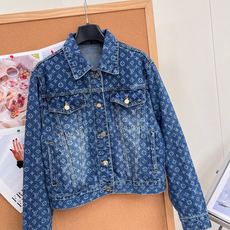 🆕26款秋冬新品Louis Vuitton 路易威登,激光烧花满印Logo系列牛仔外套 明星同款,小版女款设计激光裁片烧 🆕26款秋冬新品Louis Vuitton 路易威登,激光烧花满印Logo系列牛仔外套 明星同款,小版女款设计激光裁片烧