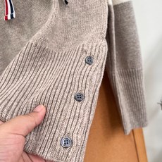 🆕Thom Browne秋冬可拆卸🎀蝴蝶结圆领羊毛针织衫✨学院少女氛围感天花板 专柜火爆款,顶级版本完整还原专柜细节! 🆕Thom Browne秋冬可拆卸🎀蝴蝶结圆领羊毛针织衫✨学院少女氛围感天花板 专柜火爆款,顶级版本完整还原专柜细节!
