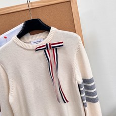 🆕Thom Browne秋冬可拆卸🎀蝴蝶结圆领羊毛针织衫✨学院少女氛围感天花板 专柜火爆款,顶级版本完整还原专柜细节! 🆕Thom Browne秋冬可拆卸🎀蝴蝶结圆领羊毛针织衫✨学院少女氛围感天花板 专柜火爆款,顶级版本完整还原专柜细节!