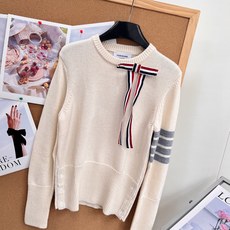 🆕Thom Browne秋冬可拆卸🎀蝴蝶结圆领羊毛针织衫✨学院少女氛围感天花板 专柜火爆款,顶级版本完整还原专柜细节! 🆕Thom Browne秋冬可拆卸🎀蝴蝶结圆领羊毛针织衫✨学院少女氛围感天花板 专柜火爆款,顶级版本完整还原专柜细节!