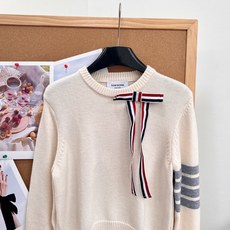🆕Thom Browne秋冬可拆卸🎀蝴蝶结圆领羊毛针织衫✨学院少女氛围感天花板 专柜火爆款,顶级版本完整还原专柜细节! 🆕Thom Browne秋冬可拆卸🎀蝴蝶结圆领羊毛针织衫✨学院少女氛围感天花板 专柜火爆款,顶级版本完整还原专柜细节!