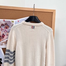 🆕Thom Browne秋冬可拆卸🎀蝴蝶结圆领羊毛针织衫✨学院少女氛围感天花板 专柜火爆款,顶级版本完整还原专柜细节! 🆕Thom Browne秋冬可拆卸🎀蝴蝶结圆领羊毛针织衫✨学院少女氛围感天花板 专柜火爆款,顶级版本完整还原专柜细节!