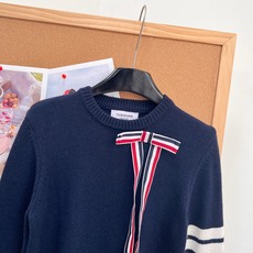 🆕Thom Browne秋冬可拆卸🎀蝴蝶结圆领羊毛针织衫✨学院少女氛围感天花板 专柜火爆款,顶级版本完整还原专柜细节! 🆕Thom Browne秋冬可拆卸🎀蝴蝶结圆领羊毛针织衫✨学院少女氛围感天花板 专柜火爆款,顶级版本完整还原专柜细节!