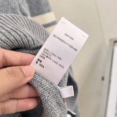 🆕Thom Browne秋冬可拆卸🎀蝴蝶结圆领羊毛针织衫✨学院少女氛围感天花板 专柜火爆款,顶级版本完整还原专柜细节! 🆕Thom Browne秋冬可拆卸🎀蝴蝶结圆领羊毛针织衫✨学院少女氛围感天花板 专柜火爆款,顶级版本完整还原专柜细节!