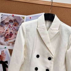 🆕DIOR26SS秋冬双排扣短西装✨法式贵气通勤战袍,高定感短款西装!面料是77%羊毛+23%桑蚕丝,混纺材质兼顾挺括度 🆕DIOR26SS秋冬双排扣短西装✨法式贵气通勤战袍,高定感短款西装!面料是77%羊毛+23%桑蚕丝,混纺材质兼顾挺括度