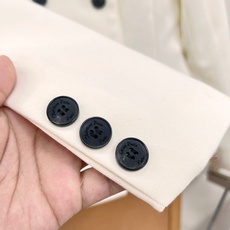 🆕DIOR26SS秋冬双排扣短西装✨法式贵气通勤战袍,高定感短款西装!面料是77%羊毛+23%桑蚕丝,混纺材质兼顾挺括度 🆕DIOR26SS秋冬双排扣短西装✨法式贵气通勤战袍,高定感短款西装!面料是77%羊毛+23%桑蚕丝,混纺材质兼顾挺括度