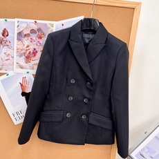 🆕DIOR26SS秋冬双排扣短西装✨法式贵气通勤战袍,高定感短款西装!面料是77%羊毛+23%桑蚕丝,混纺材质兼顾挺括度 🆕DIOR26SS秋冬双排扣短西装✨法式贵气通勤战袍,高定感短款西装!面料是77%羊毛+23%桑蚕丝,混纺材质兼顾挺括度