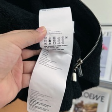 🆕Miu Miu26早秋圆领拉链针织开衫✨软糯千金氛围感,软糯圈圈纱针织面料,蓬松毛茸茸肌理,触感温柔,上身轻盈。 简约 🆕Miu Miu26早秋圆领拉链针织开衫✨软糯千金氛围感,软糯圈圈纱针织面料,蓬松毛茸茸肌理,触感温柔,上身轻盈。 简约