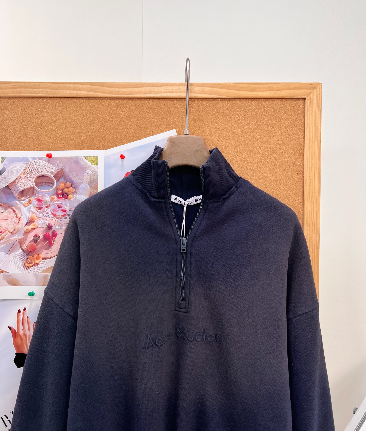 🆕Acne Studios半拉链短款卫衣，做旧海军蓝半拉链短卫衣✨松弛感老钱风拿捏 复古做旧海军蓝色调，水洗做旧的雾面质
