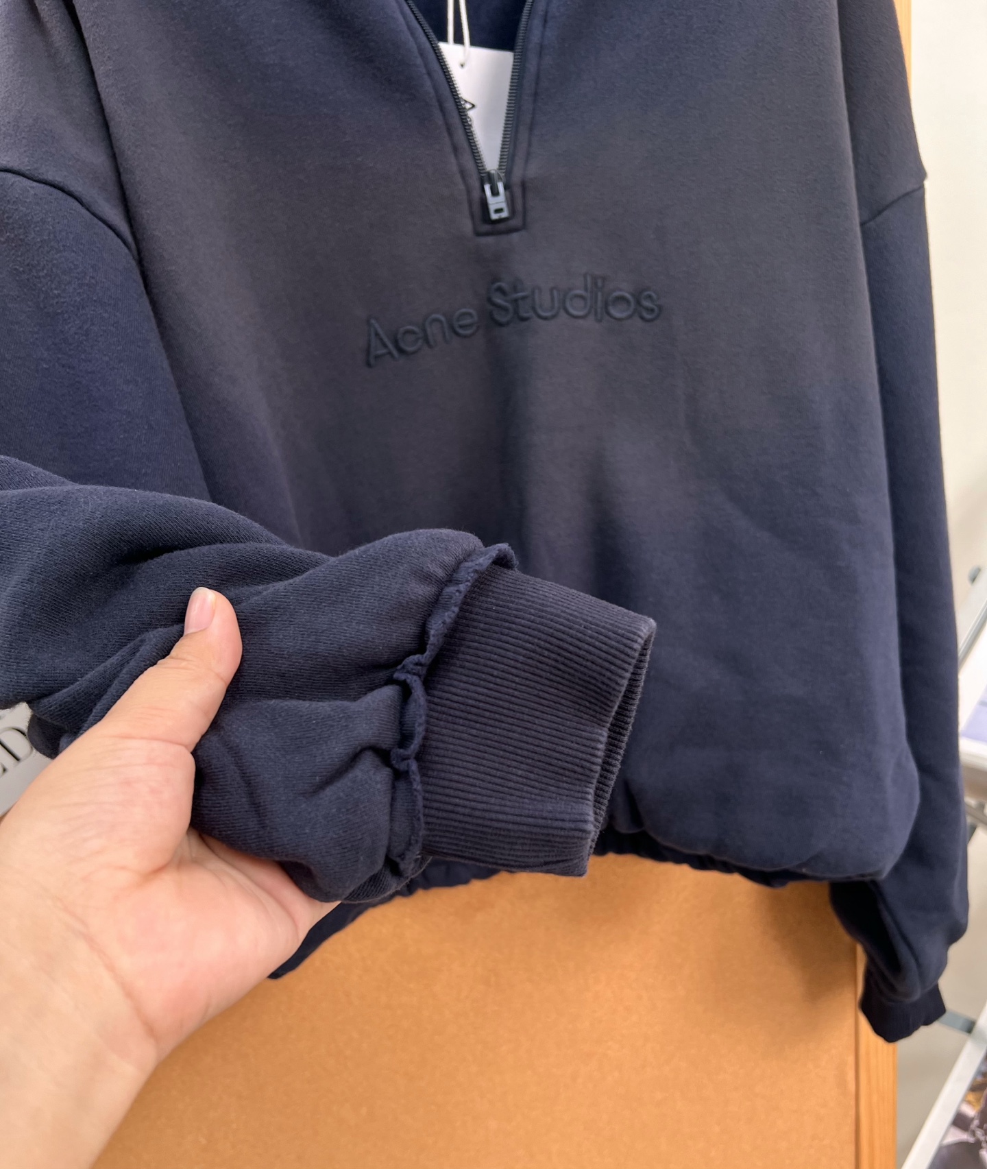 🆕Acne Studios半拉链短款卫衣，做旧海军蓝半拉链短卫衣✨松弛感老钱风拿捏 复古做旧海军蓝色调，水洗做旧的雾面质
