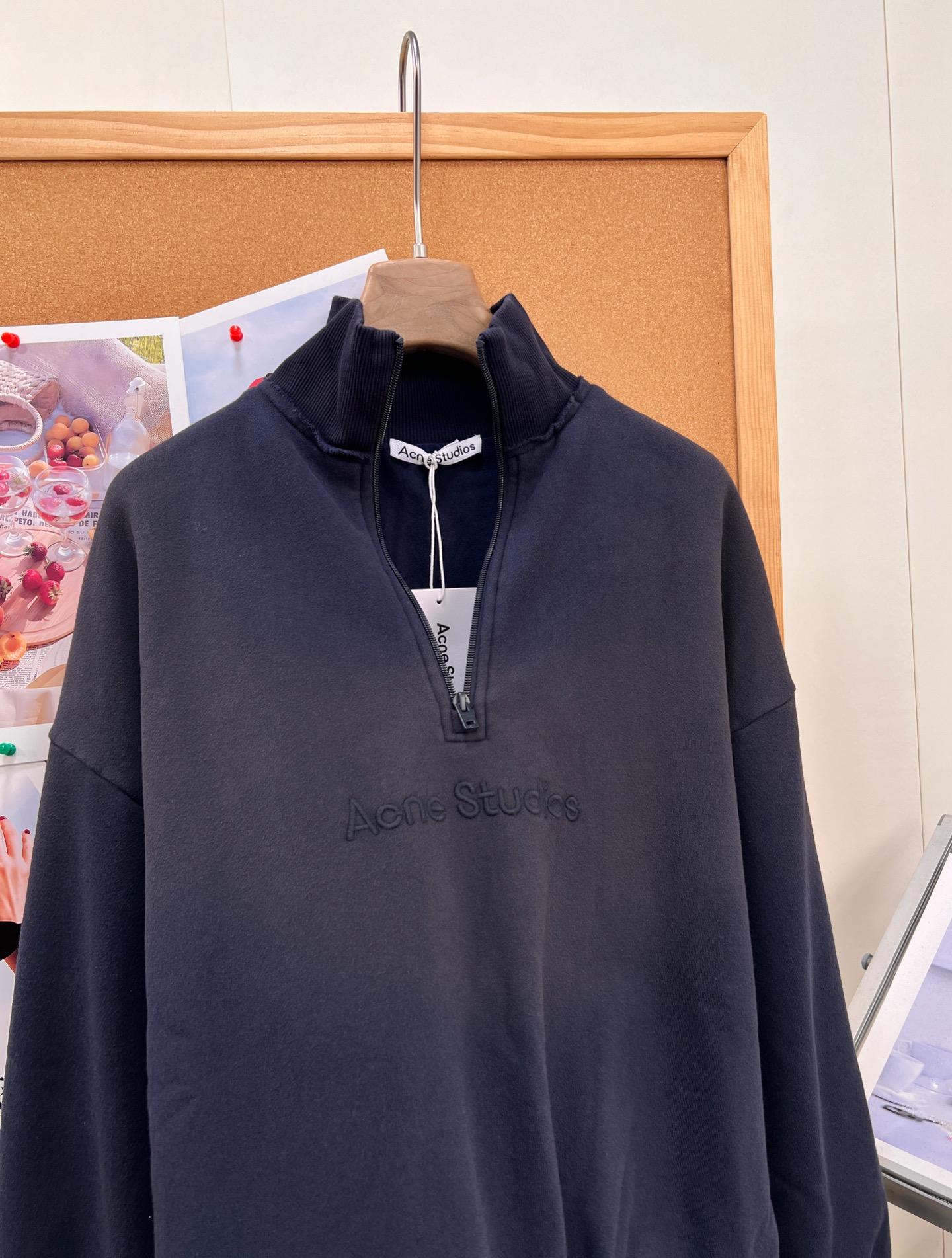 🆕Acne Studios半拉链短款卫衣，做旧海军蓝半拉链短卫衣✨松弛感老钱风拿捏 复古做旧海军蓝色调，水洗做旧的雾面质
