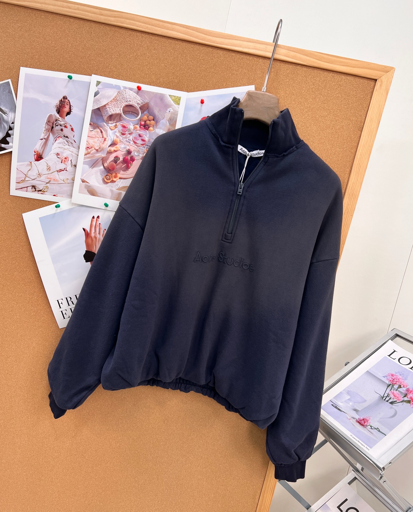 🆕Acne Studios半拉链短款卫衣，做旧海军蓝半拉链短卫衣✨松弛感老钱风拿捏 复古做旧海军蓝色调，水洗做旧的雾面质