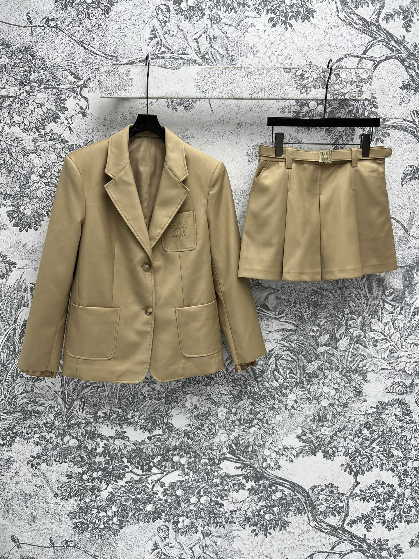 MiuMiu Abbigliamento Giacca & Soprabito Gonne Completi Due Pezzi & Set Coordinati Khaki Collezione Primavera/Estate