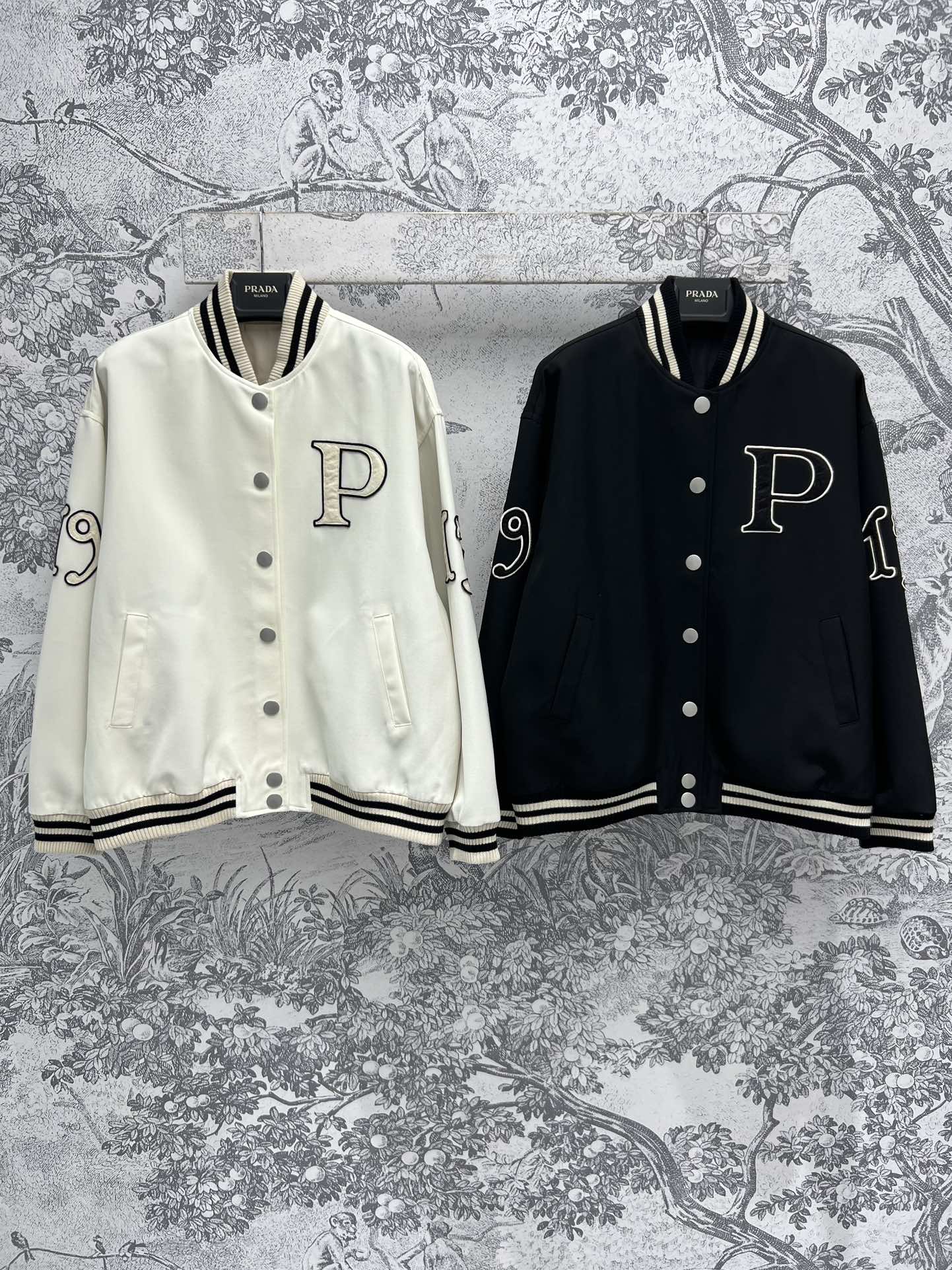 PD家24秋冬新款P刺绣棒球服外套条纹螺纹撞色棒球服外套特别厚实软糯飞行员箱型廓形经典黑白撞色按扣开合门