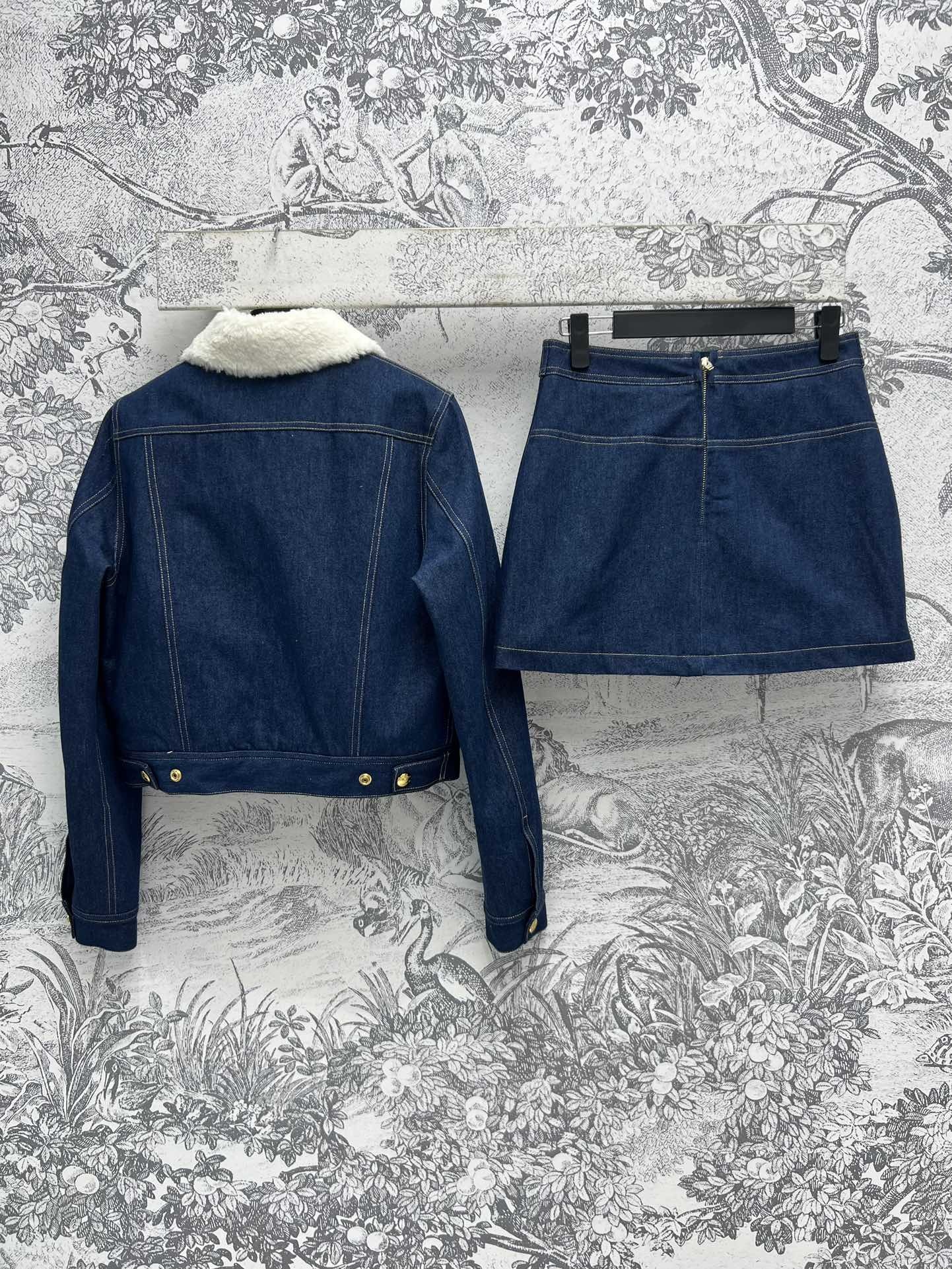 CE24秋冬新款羊羔毛拼牛仔棉服套装羊羔毛翻领牛仔外套+棉服高腰半身裙冬天搭配小能手内部饰以白色羊羔绒面