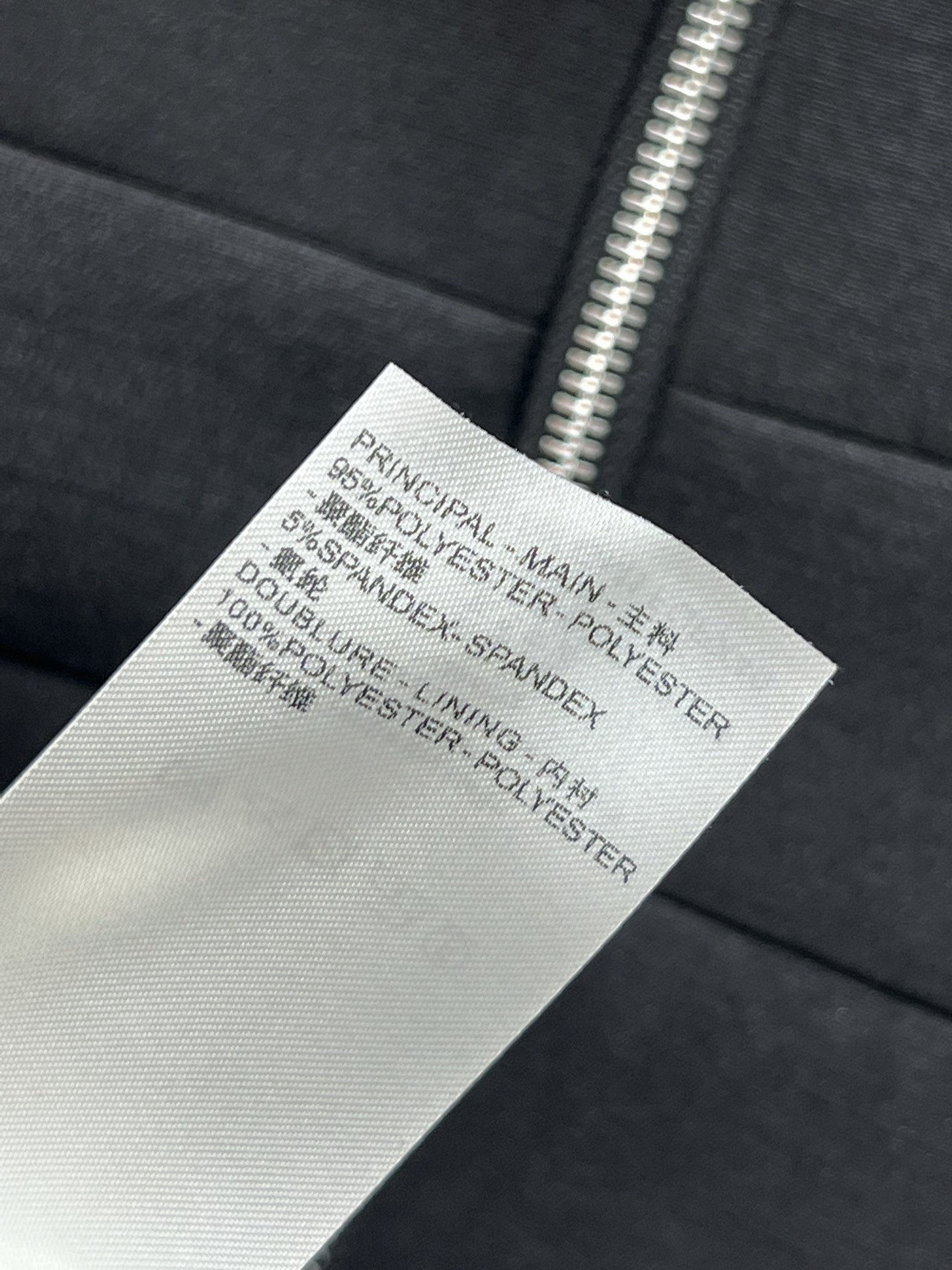 L家24秋冬新品时髦优雅的小西服宝石镶嵌纽扣装饰挻括有型有质感开模定制的五金配件精致又优雅大方后背拉链设