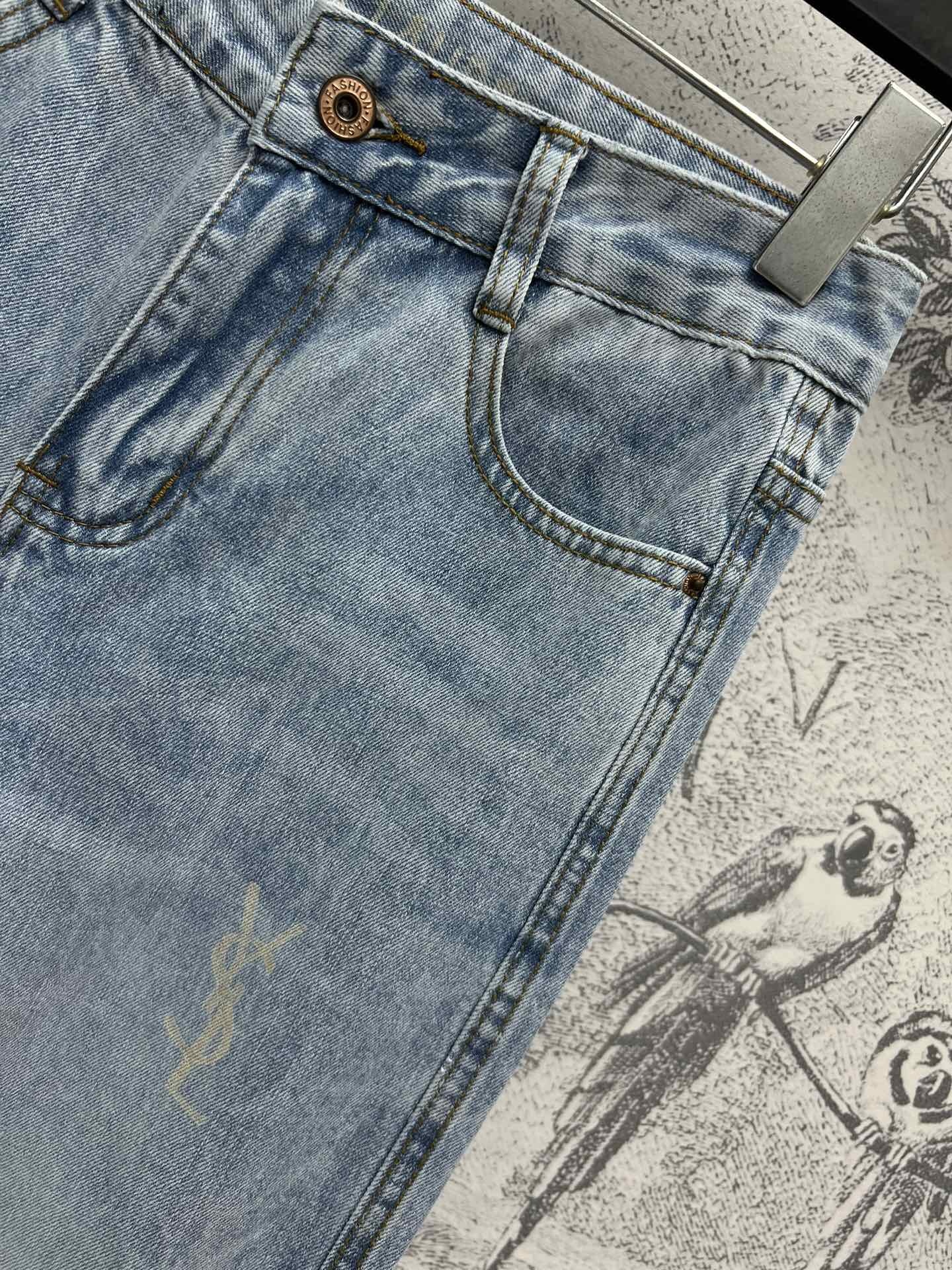 YSl24秋冬新款Logo高腰阔腿牛仔裤定制定染的洗水工艺采用原色酵母水洗个性logo印花点缀吸睛百搭又