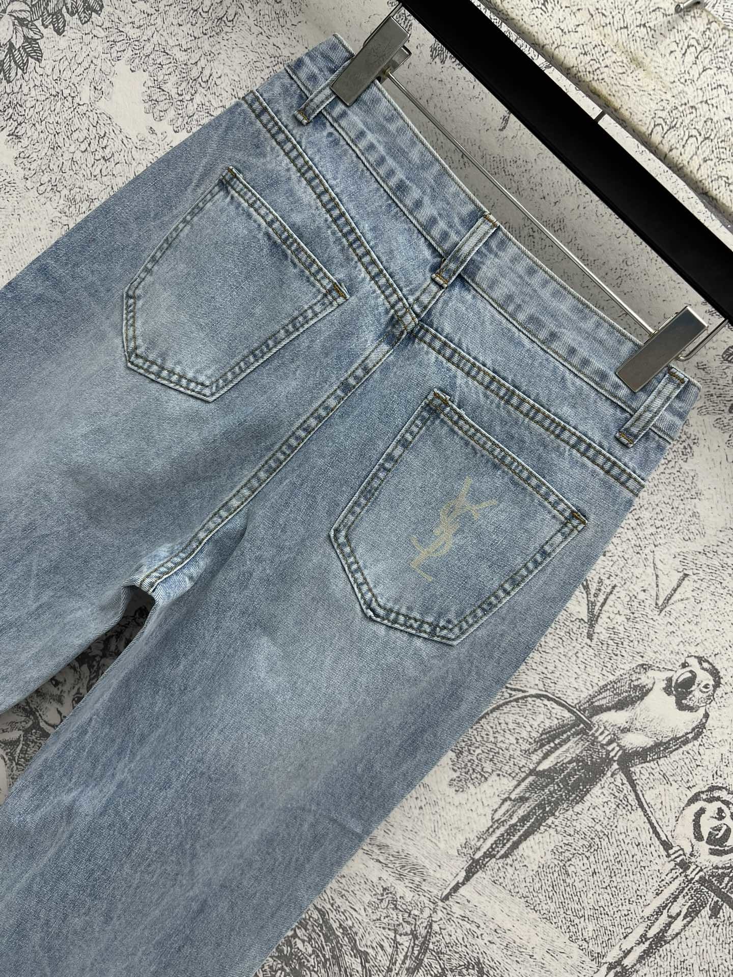 YSl24秋冬新款Logo高腰阔腿牛仔裤定制定染的洗水工艺采用原色酵母水洗个性logo印花点缀吸睛百搭又