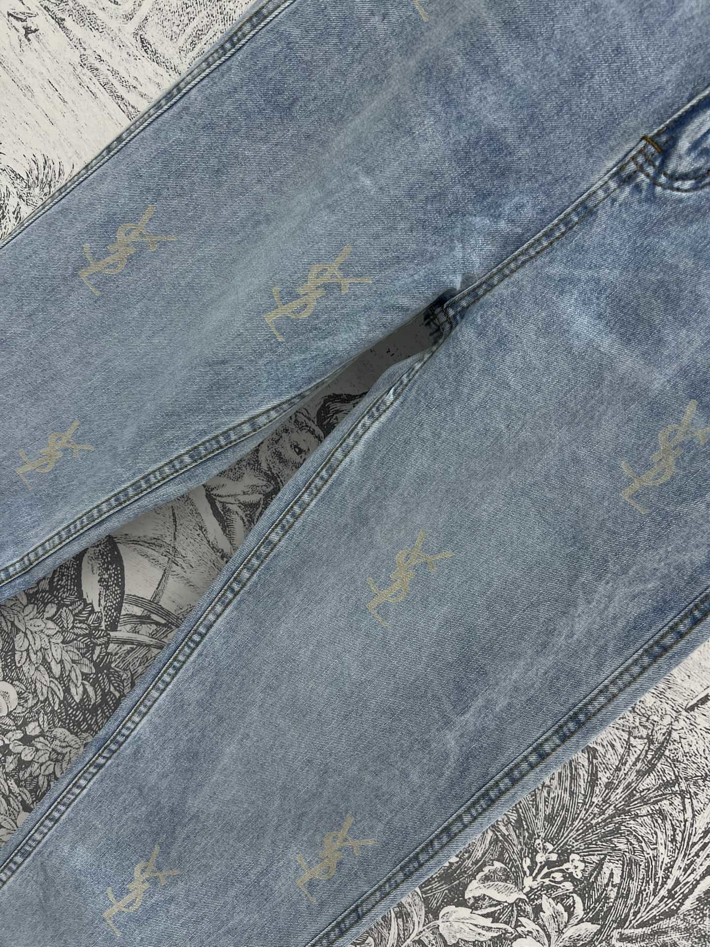 YSl24秋冬新款Logo高腰阔腿牛仔裤定制定染的洗水工艺采用原色酵母水洗个性logo印花点缀吸睛百搭又