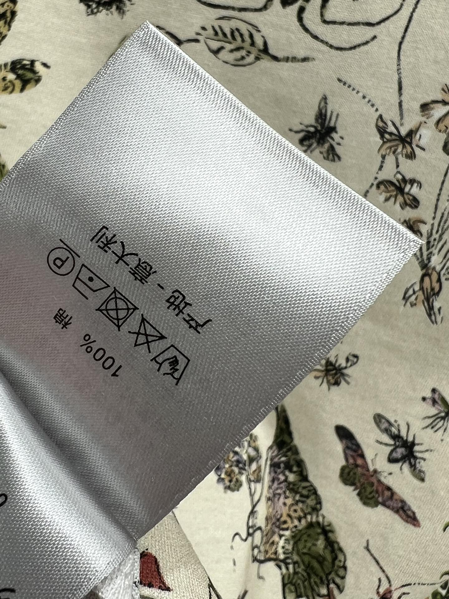 D家24秋冬新款花卉图案短袖T恤男女同款系列复古花卉图案时髦感满满的夏季必火爆的系列短袖略宽松版型上身不