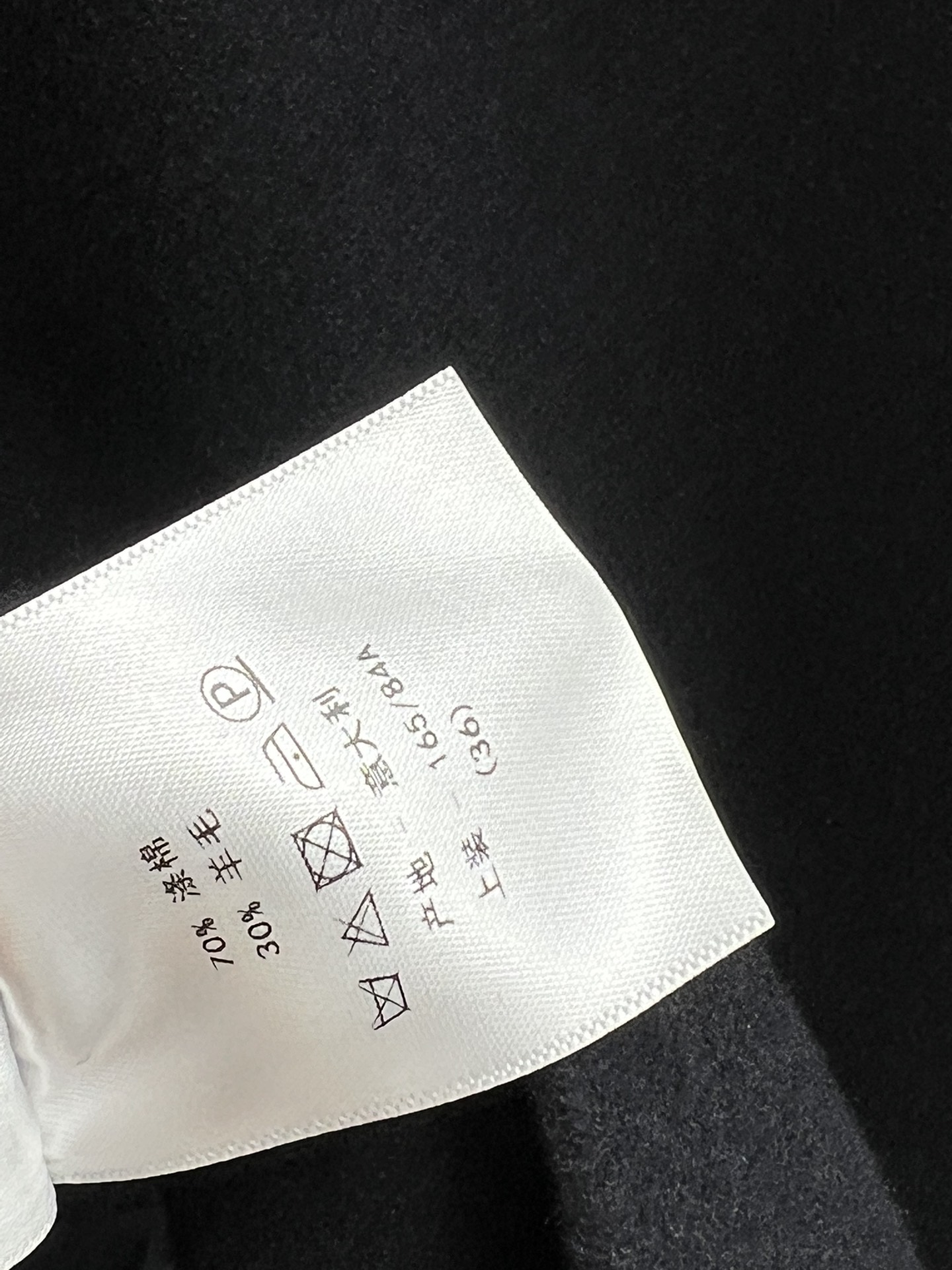 D家24秋冬新款披肩领毛呢外套独特的条纹logo大披肩剪裁版型特别精致又高级感羊毛混纺面料质感和做工都很