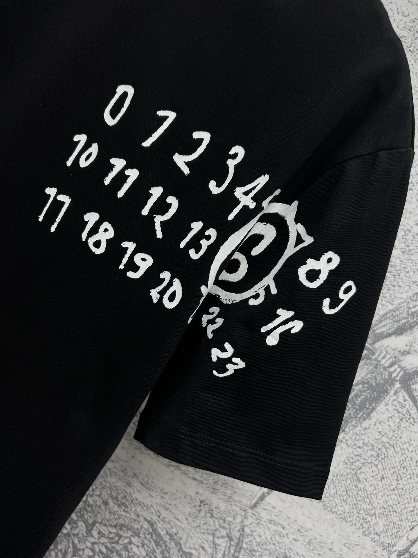 MM624秋冬新款撞色数字印花短袖T恤日常穿搭小单品经典短袖版型上身百搭不挑人简约设计又经典两色三码SM