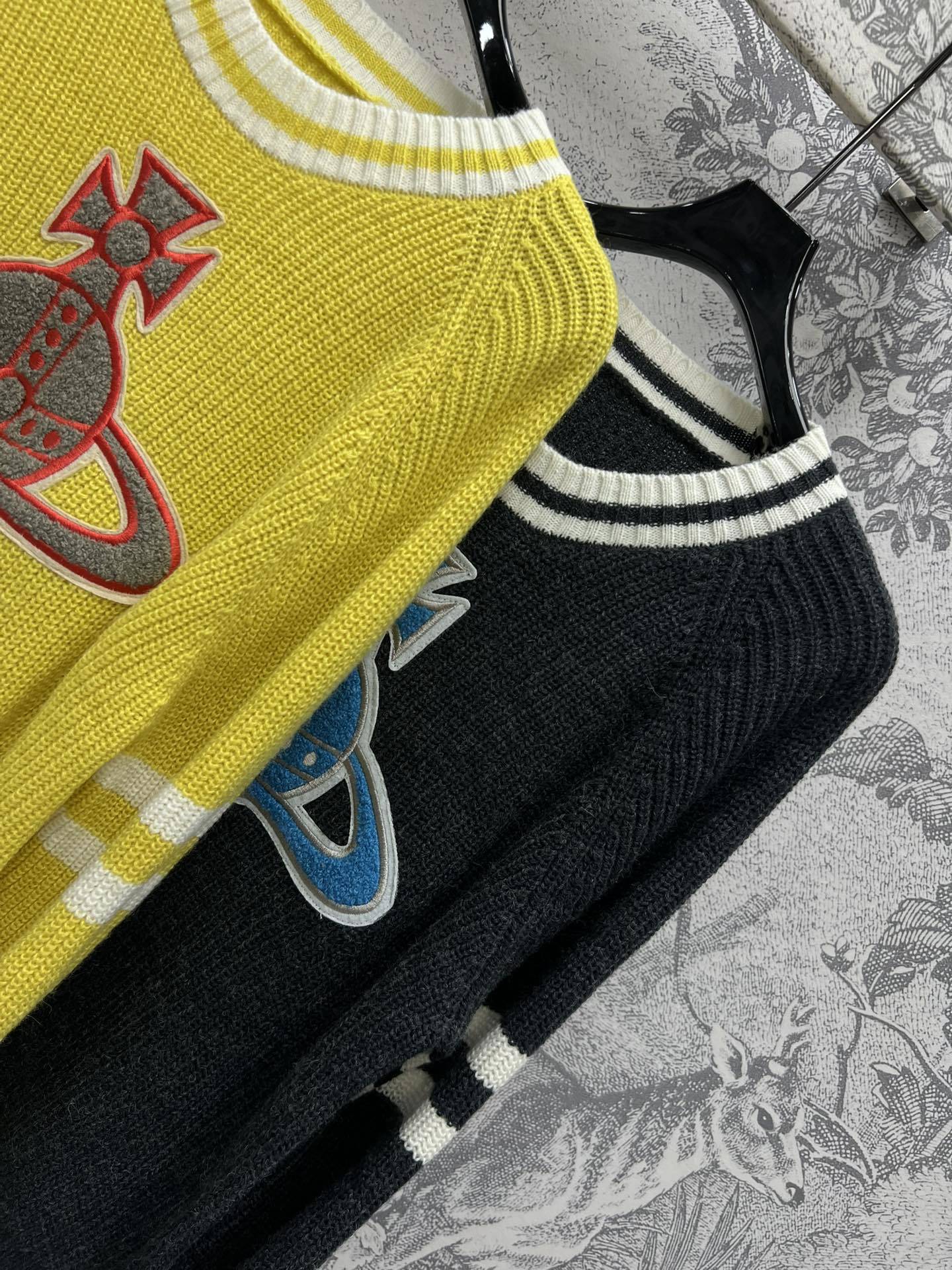 24秋冬新款土星针织系列圆领毛衣+V领毛衣+V领开衫品牌经典土星刺绣点缀彰显品牌魅力基础宽松版简约又百搭