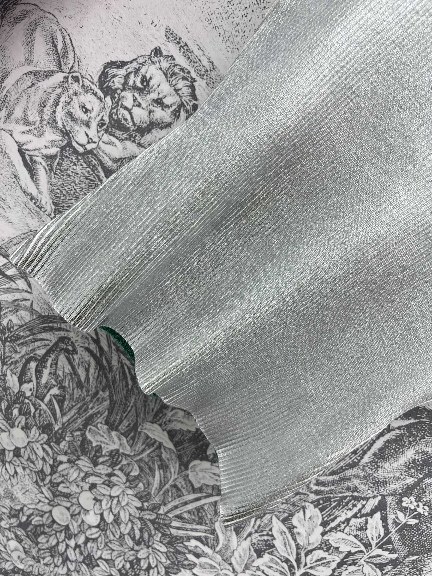小香风24秋冬新款双C银色拼接弹力修身针织系列大U领背心+圆领短袖上衣百搭小单品双C标志加持拼接弹力针织