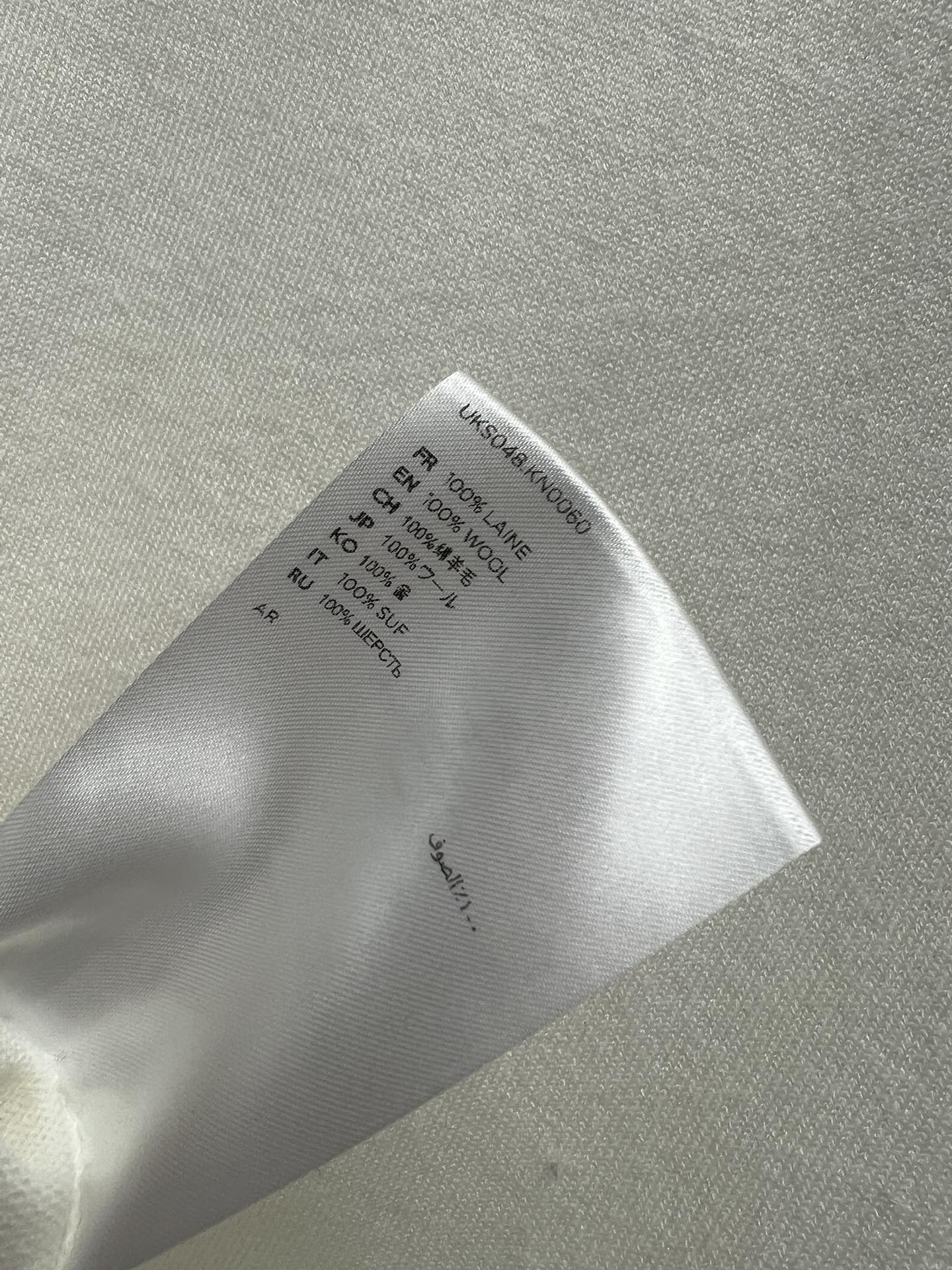 24秋冬新款 爱心A图案针织短袖 胸口经典的闪闪的爱心A❤️图案点缀 小短款版型上身轻松分割身材比例  