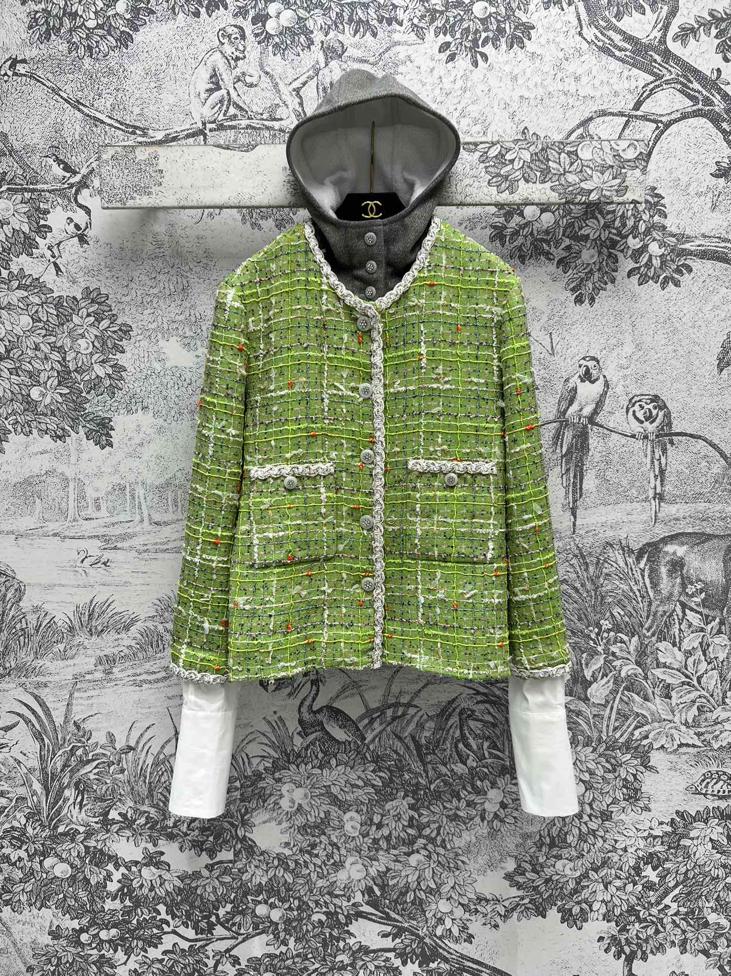 NO:297649,Xiaoxiang style 25 early spring new style tweed hooded jacket jacket removable hat hooded jacket loose fit bright colors free and cheerful jumping small fresh and gentle feeling styling two-piece splicing on the sleeves Super age-reducing girl, top body slimming and tall, daily matching full of fashionable style three-code SML,, jackets & coats, jackets & coats,hats,alexander wang19860909小香风 25早春新款 粗花呢编织连帽夹克外套 可拆卸帽子 连帽夹克宽松版型 明亮的颜色 自由欢快的跳跃 小清新温柔感 衣袖处拼接假两件设计 超级减龄少女 上身显瘦显高绝绝子 日常搭配 满满的时髦范一色三码 SML,,jackets & coats,jackets & coats,hats,alexander wang,Women's clothing